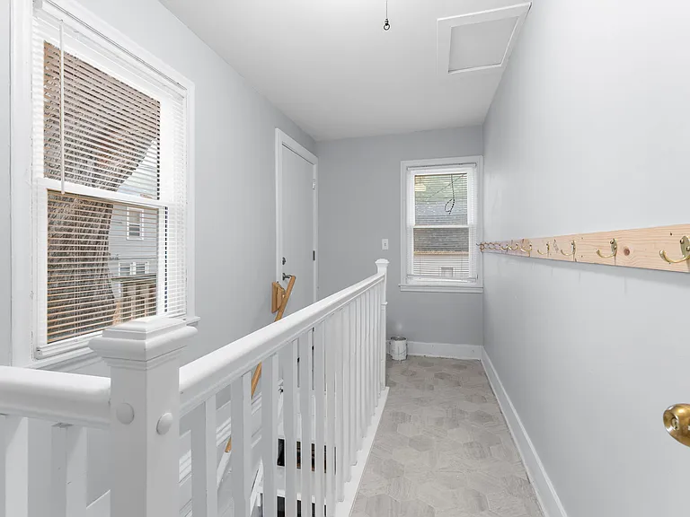 917 W 12th St — Photo 16