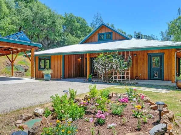 11860 Surrey Dr, Grass Valley, CA 95949