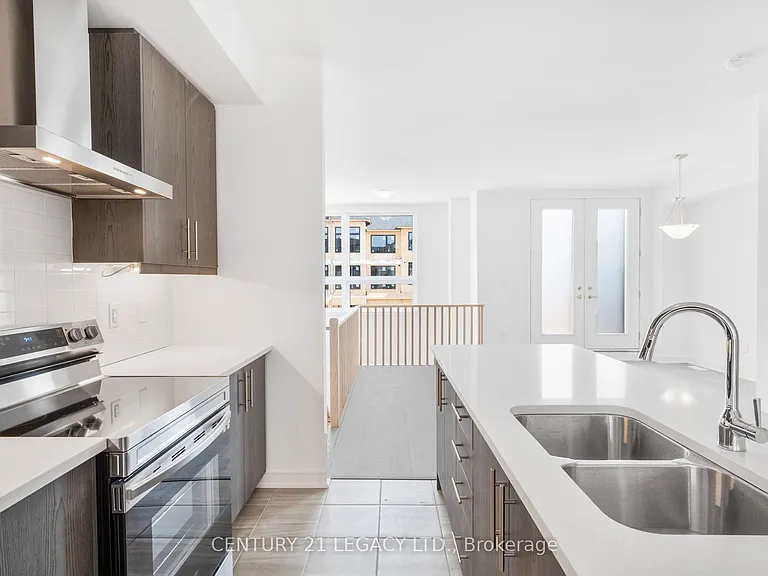 131 Blue Forest Cres — Photo 7
