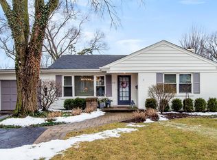 22 Indian Dr, Clarendon Hills, IL 60514