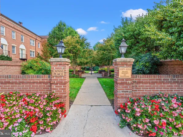 1205 N Pitt St APT 3C, Alexandria, VA 22314
