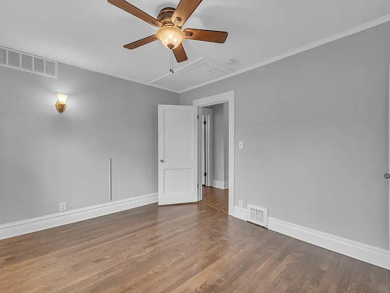 5545 Harrison St — Photo 15
