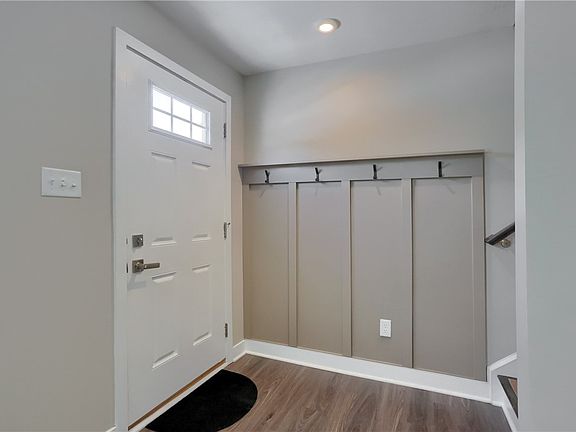 3rd image of 207 Amon St