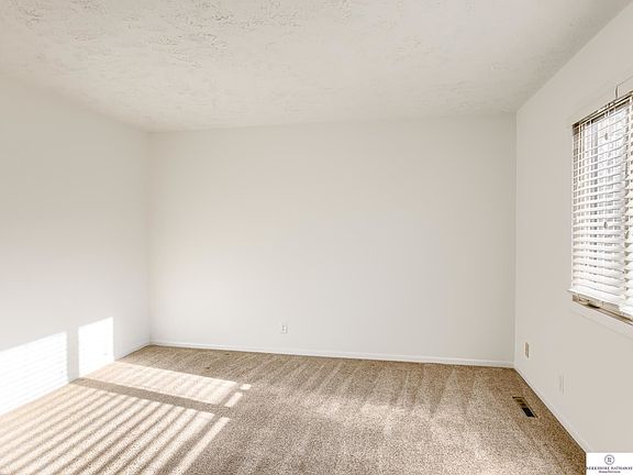 3rd image of 202 Glendale Cir