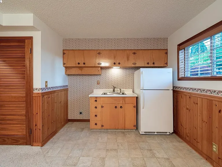820 NW Cascade Ct #1 — Photo 7