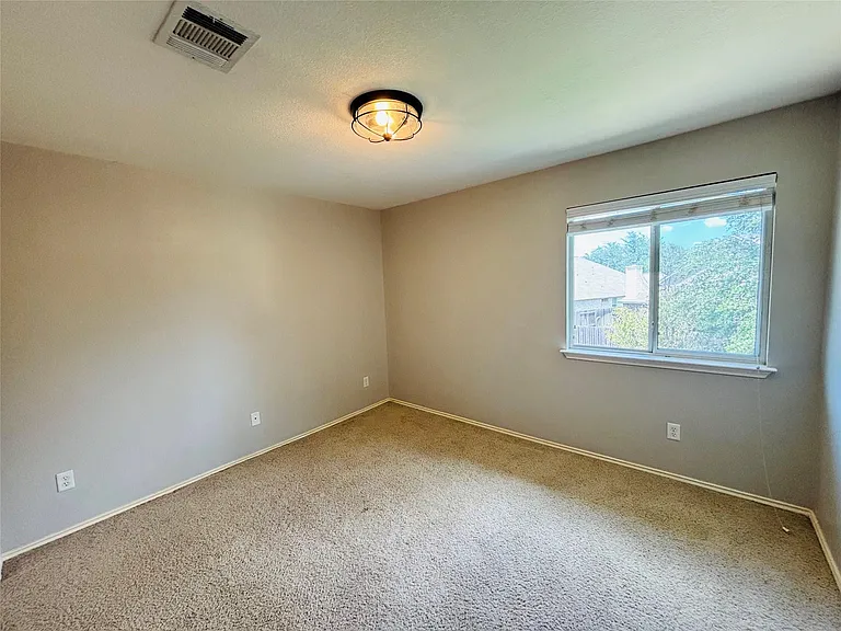 100 Crockett Rd — Photo 19