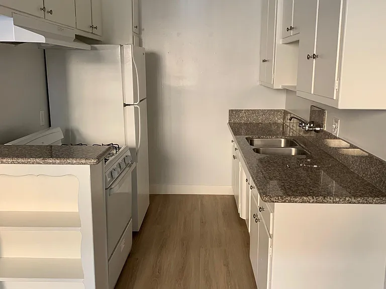 1035 N Edinburgh Ave #5 — Photo 1