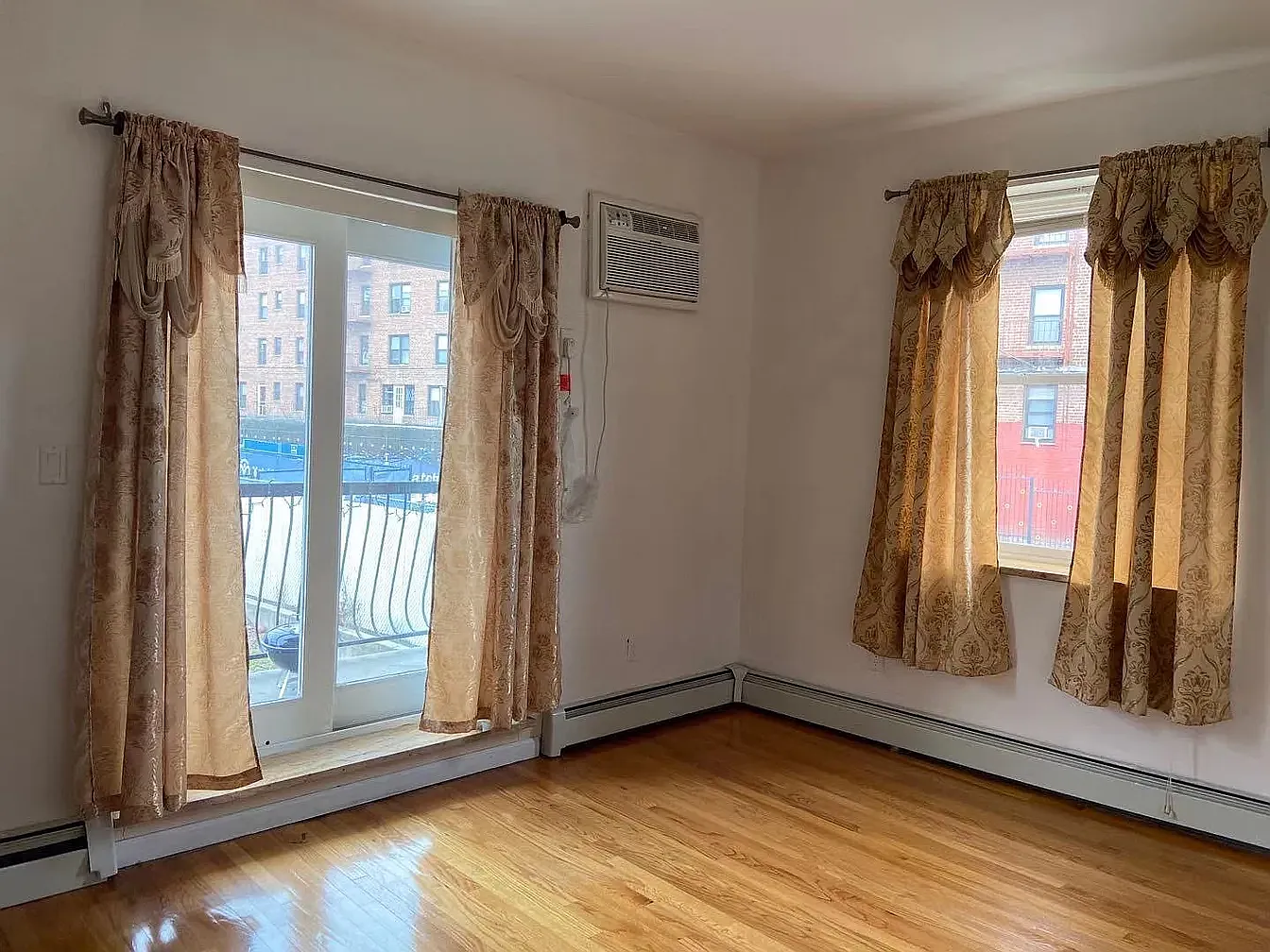 3 bed, 1000 sqft, $2,900 — Photo 3