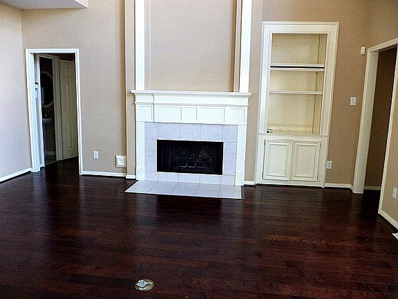 VIEW OF THE LIVING AREA