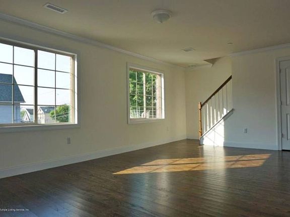 2nd image of 4077 Victory Blvd #A