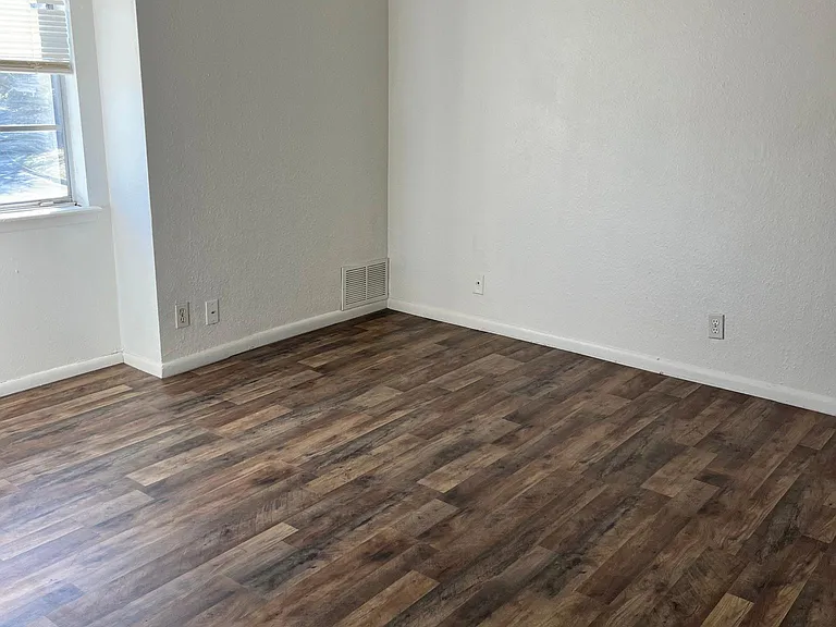 6341 S Newport Ave #4 — Photo 7