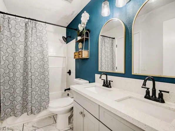 5091 Village Dr, Las Vegas, NV 89142