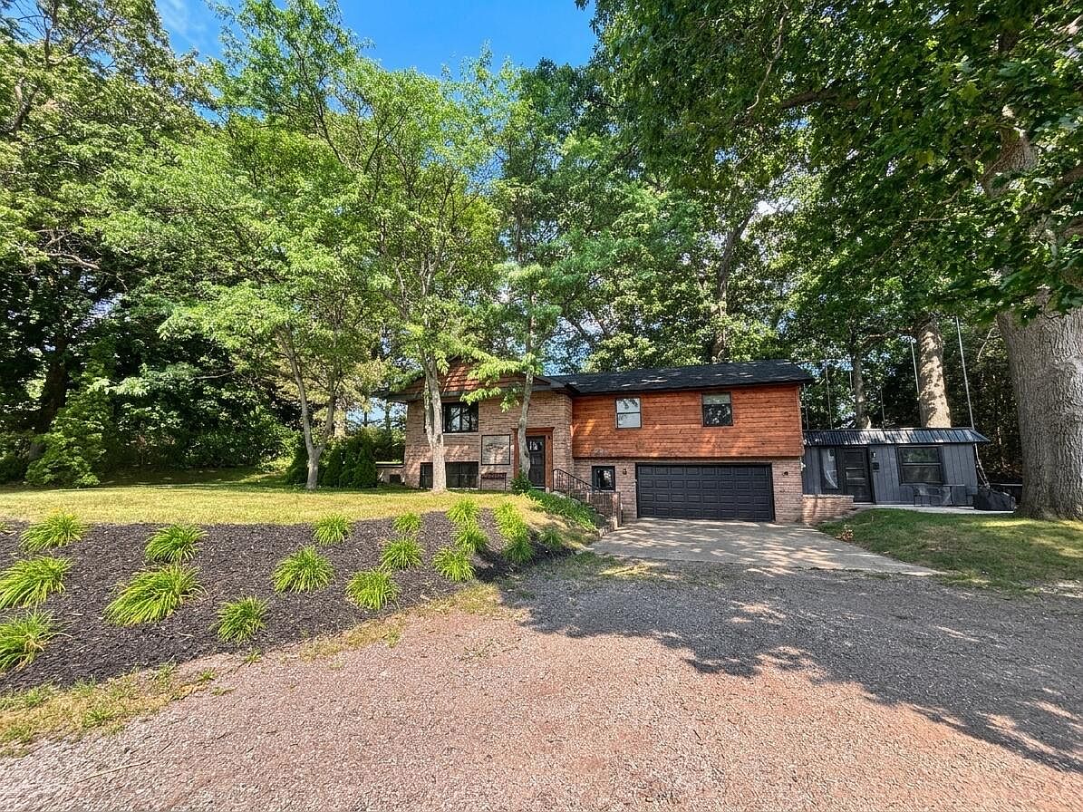 17500 N Fruitport Rd — Spring Lake Country Club