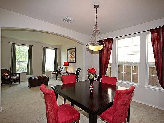 VIEW BACK TO THE LIVING AND GREAT SPACE FOR A FAMILY /FRIENDS OR HOLIDAY GATHERING