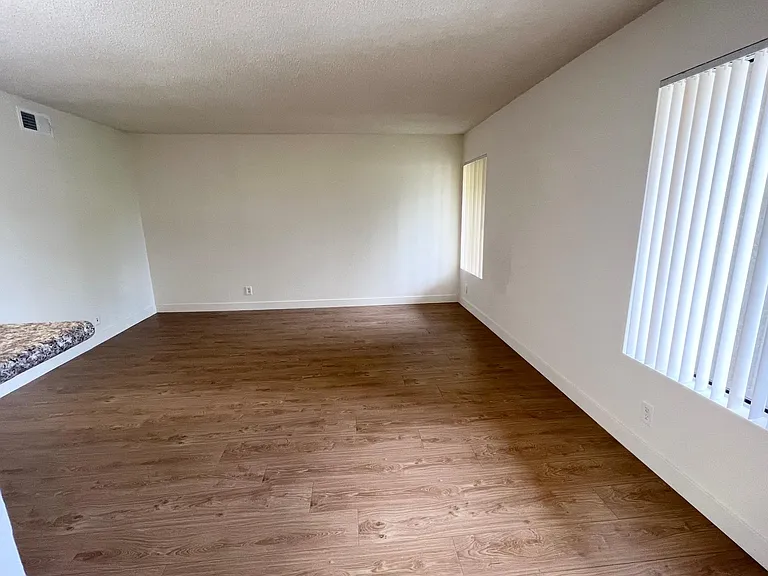 6456 Hazeltine Ave #6 — Photo 6