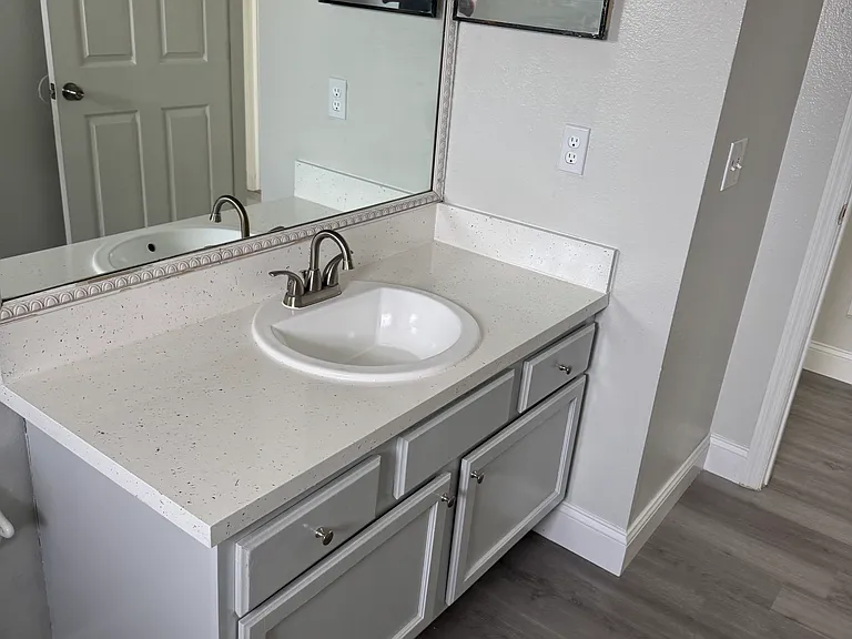 902 Fort St NW — Photo 17