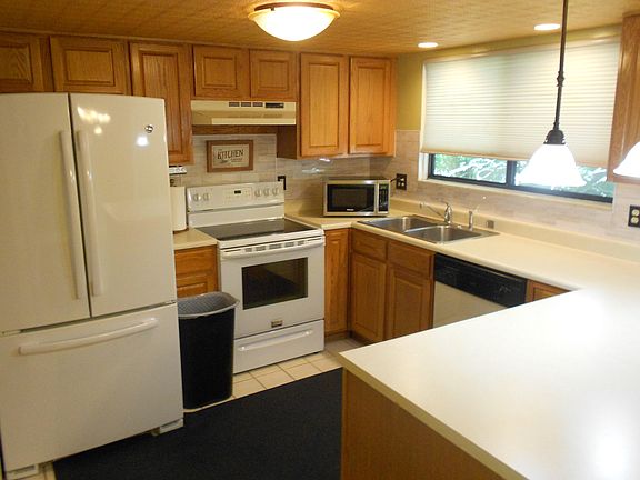 5th image of 129 Balmoral Ct