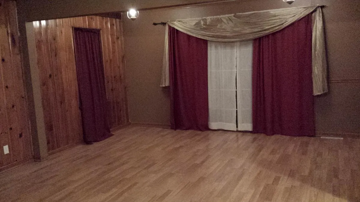 3 bed, 1270 sqft, $2,350 — Photo 2