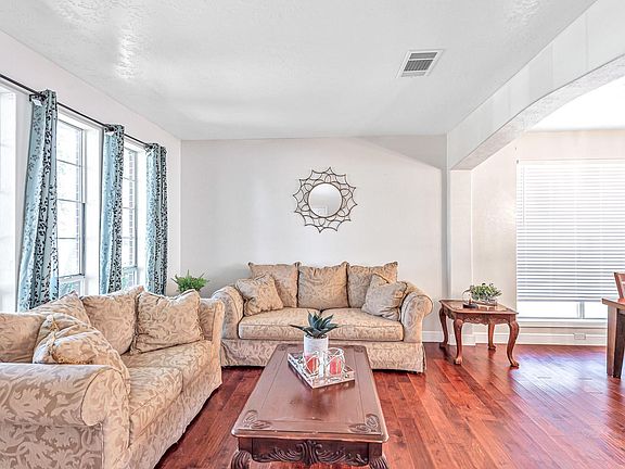 4th image of 20819 Whitevine Way