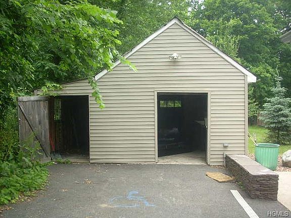 2nd image of 438 Route 211 W