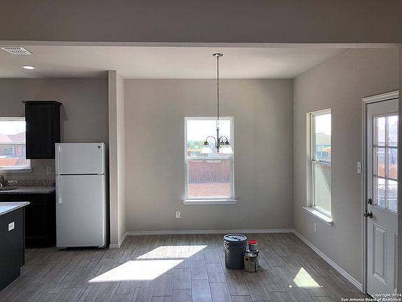 4th image of 705 S Butler