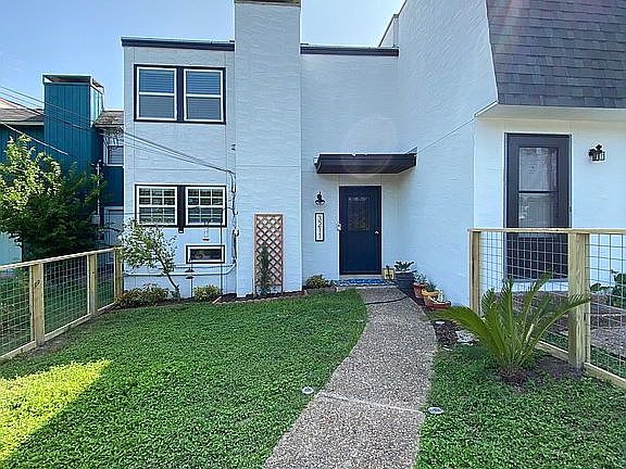2nd image of 3211 Northeast Dr