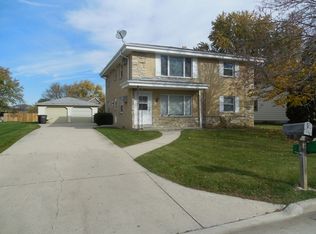 9128 W Allerton Ave, Greenfield, WI 53228