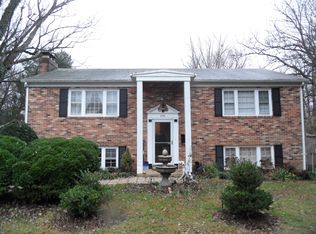 630 Hillcrest Dr SW, Vienna, VA 22180