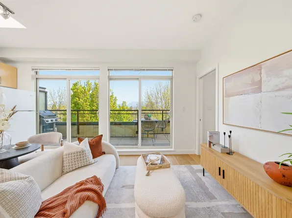 688 E 17th Ave #Penthouse 17, Vancouver, BC V5V 0A8