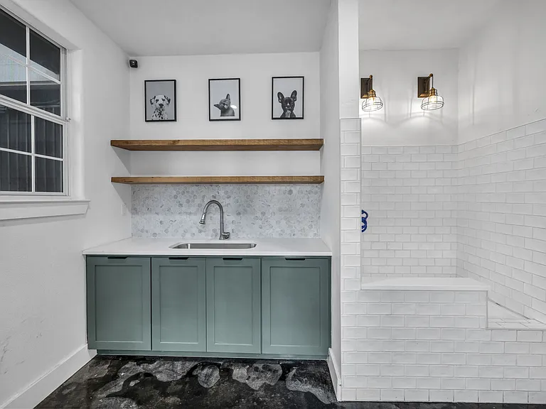 SoCo Apartments — Photo 23
