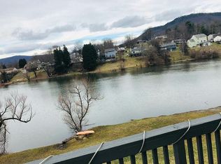8138 Waterfall Dr, Roanoke, VA 24019
