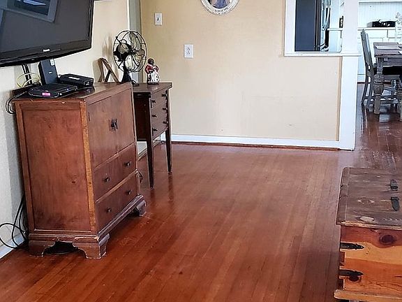 3rd image of 93663 W Mill Ln