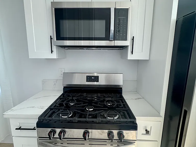 455 W Valencia Dr #D — Photo 9