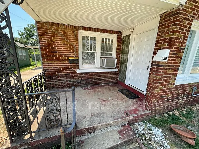 1801 N Jordan Ave — Photo 21