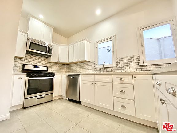 5th image of 352 N Sierra Bonita Ave #1/2