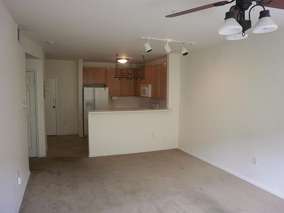 4th image of 2550 N Washington St Suite 203