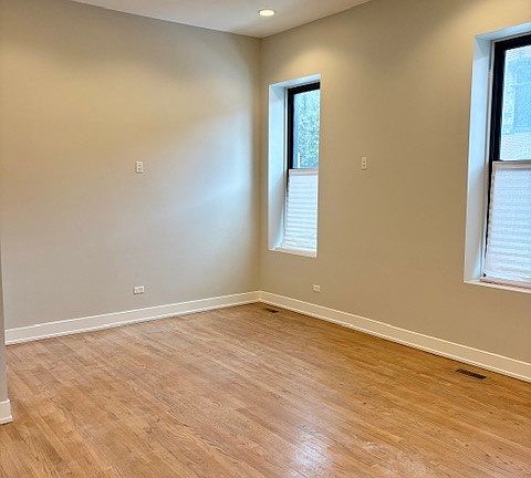 5th image of 825 W Armitage Ave