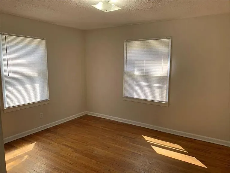 1404 Stevens Ln — Photo 11