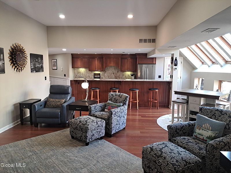 5th image of 106 Spring St Street #8