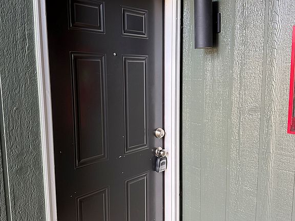 4th image of 2324 Hood Ave #3