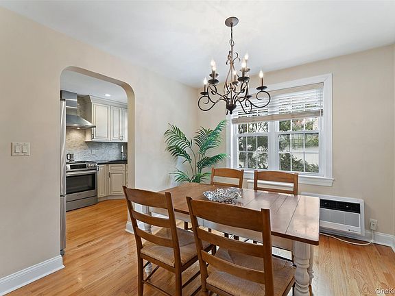 4th image of 7 Lake Avenue #7
