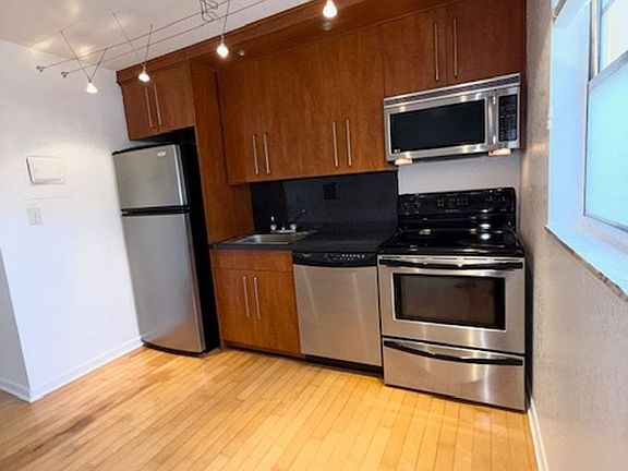 4th image of 1523 Catherine St APT 18