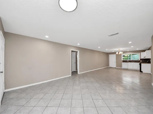 11607 Neff St, Houston, TX 77072