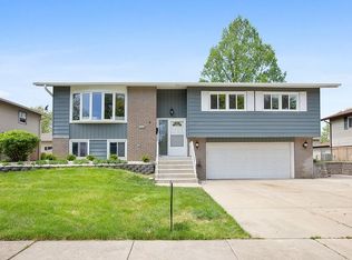 15044 La Palm Dr, Oak Forest, IL 60452