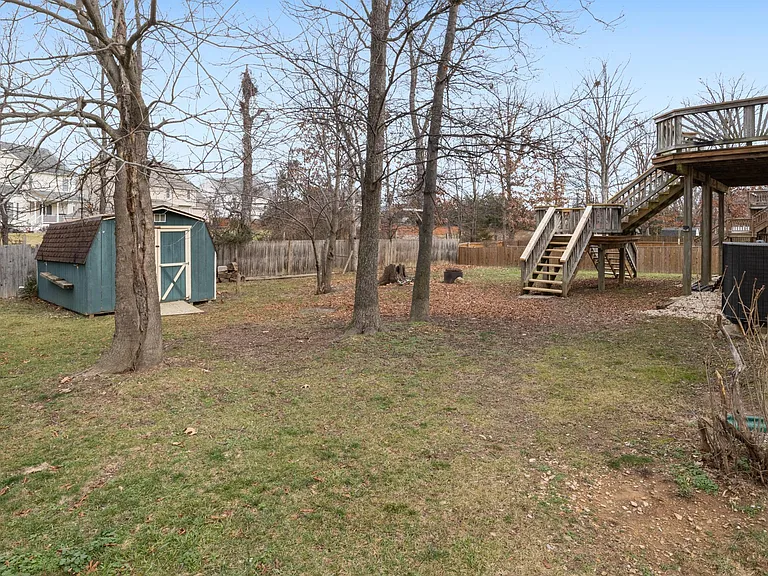 359 Montgomery Cir — Photo 43