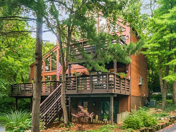 4th image of 366 Birchwood Ln