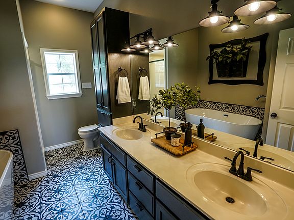 3rd image of 205 Saint Andrews Dr
