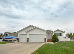 1150 12th St E, Dickinson, ND 58601