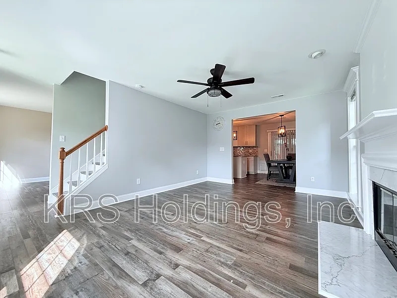3 bed, 2.5 bath, 1976 sqft, $2,275 — Photo 4