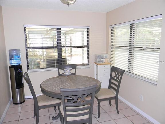 5th image of 2093 Newbury Ct